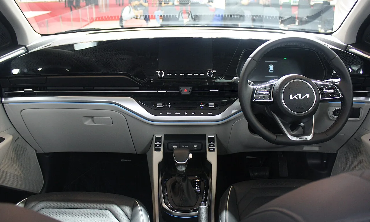 Kia Carens RP, interior