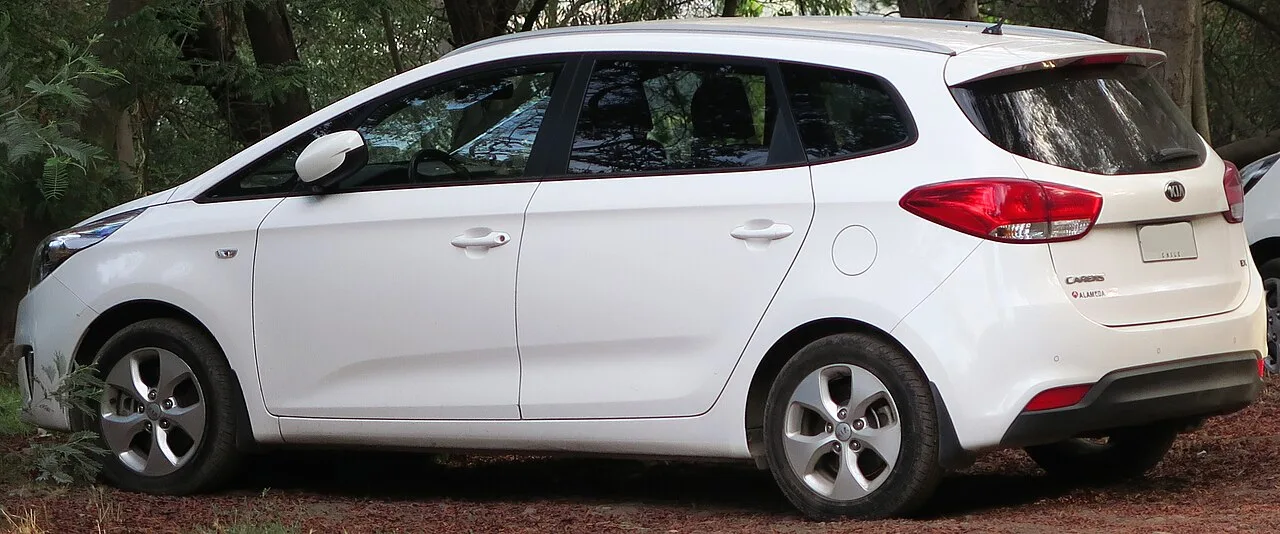 Kia Carens RP, rear