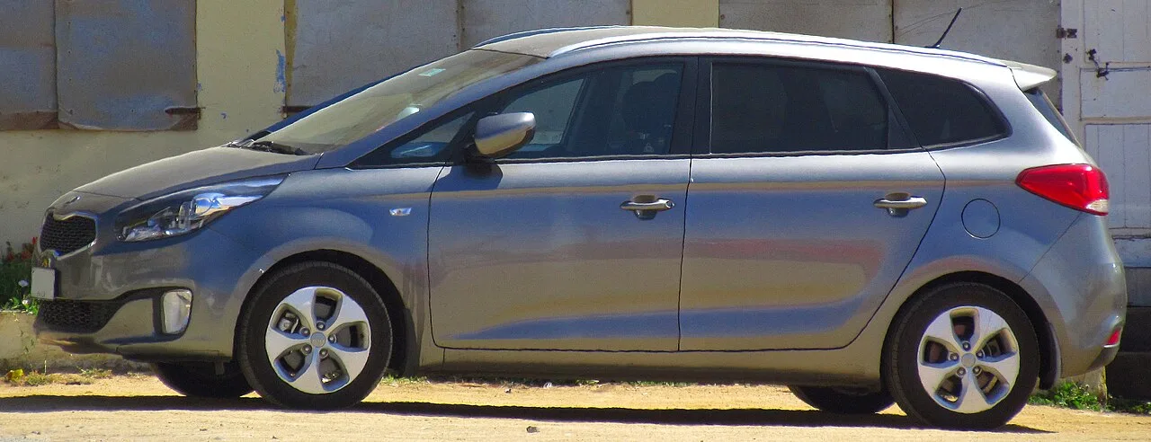 Kia Carens RP, side