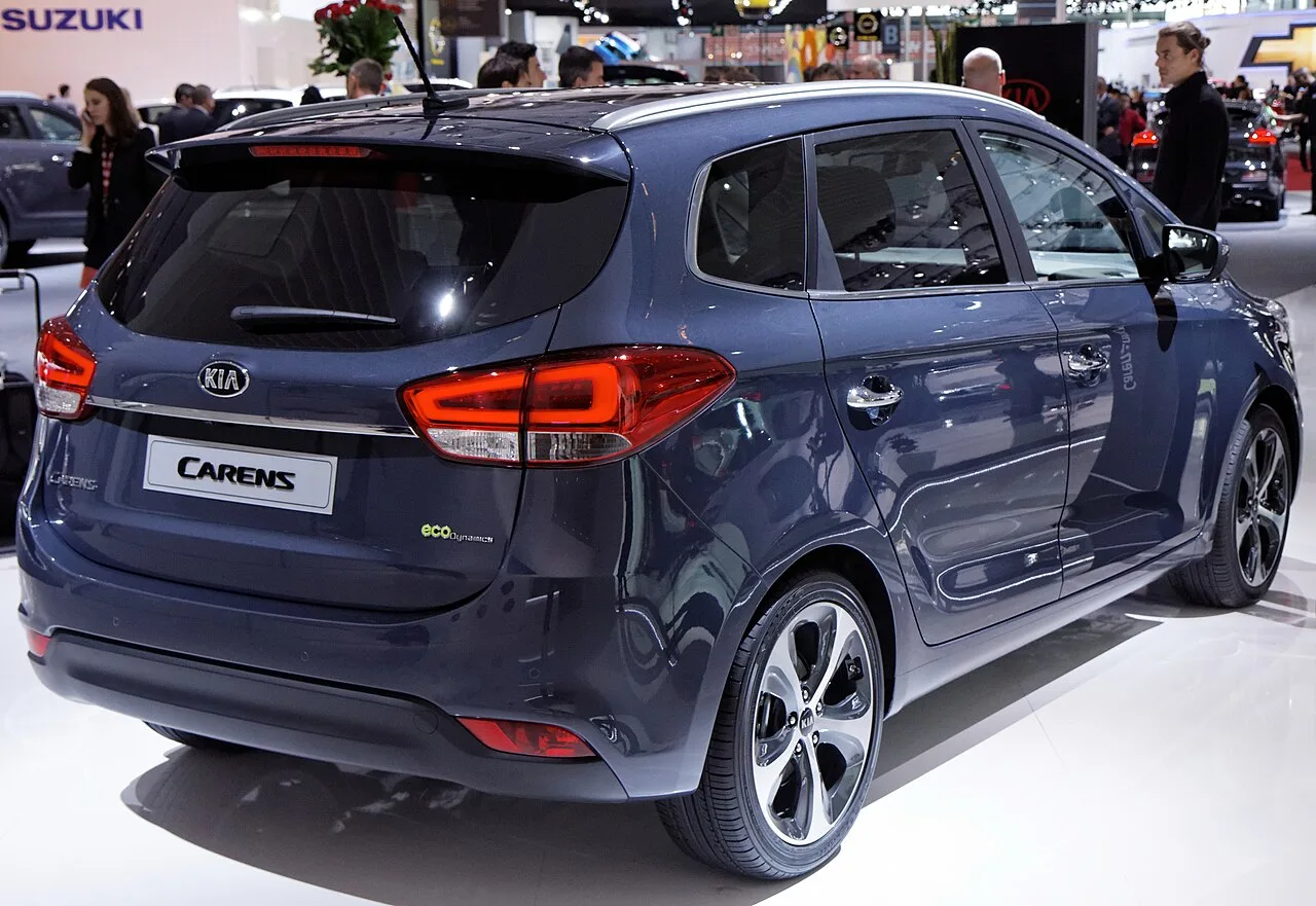 Kia Carens KY, rear