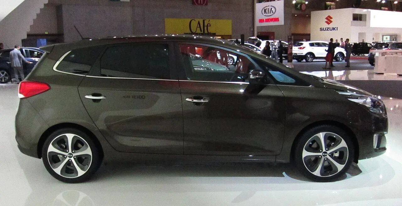 Kia Carens KY, side