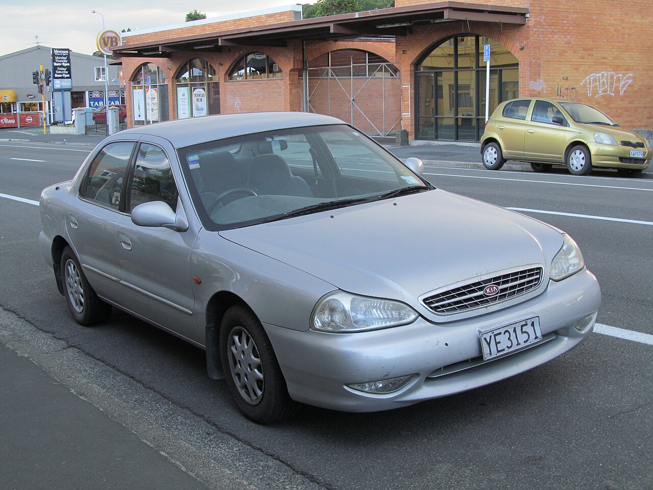 Kia Credos / Clarus, side