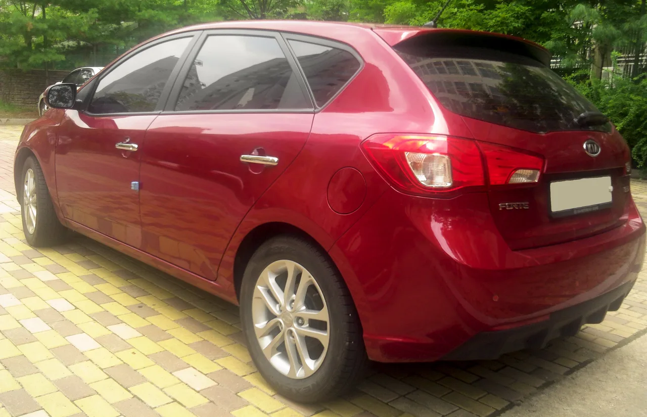 Kia Forte, side