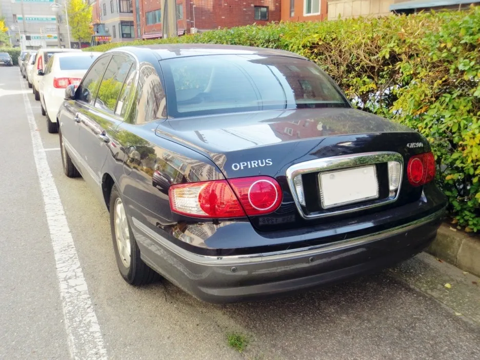 Kia Opirus / Amanti, rear