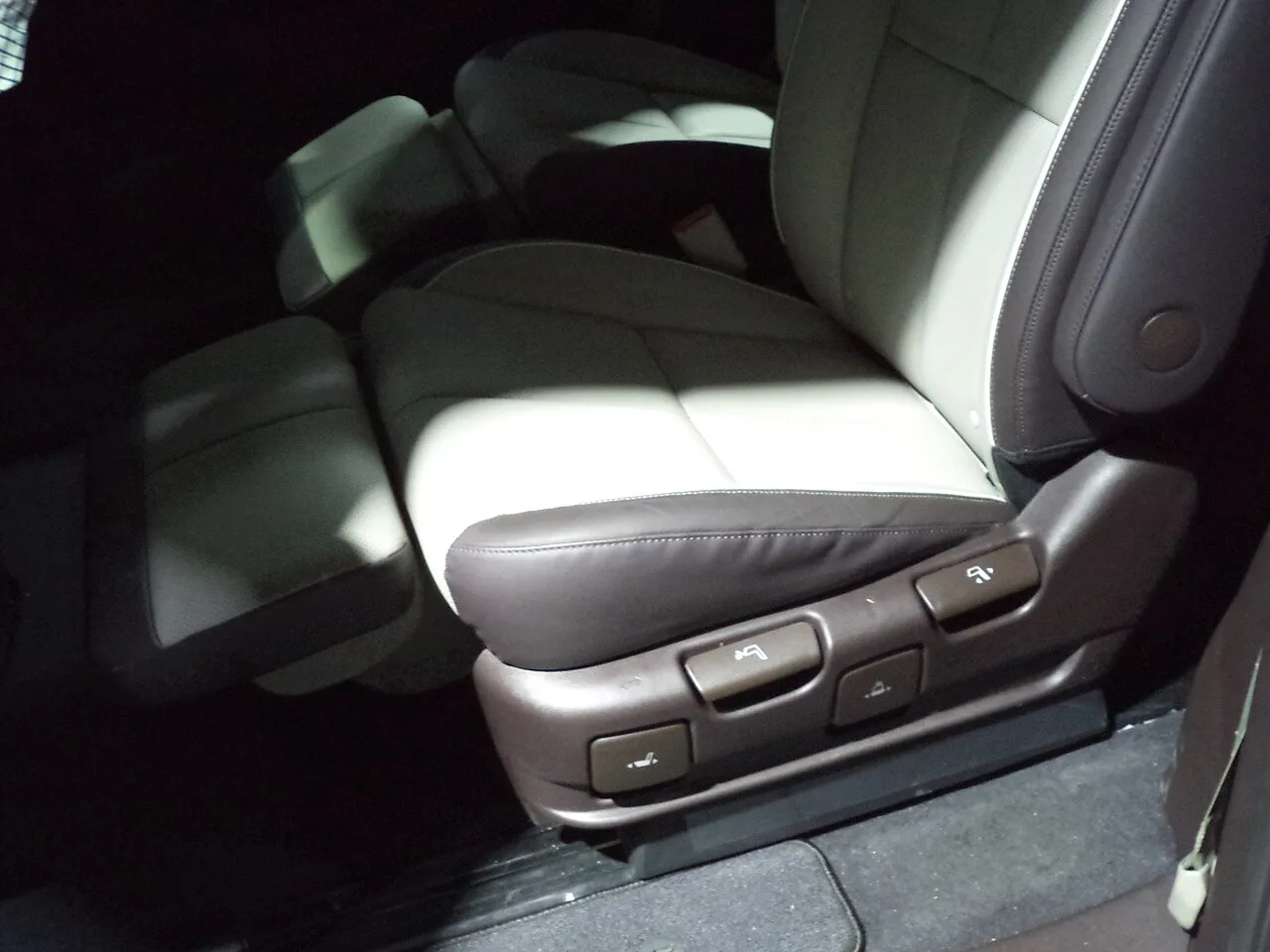 Kia Sedona, interior