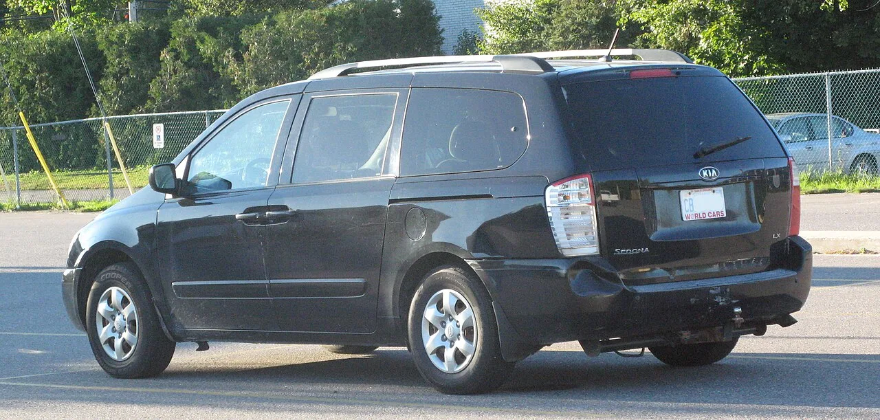 Kia Sedona, rear