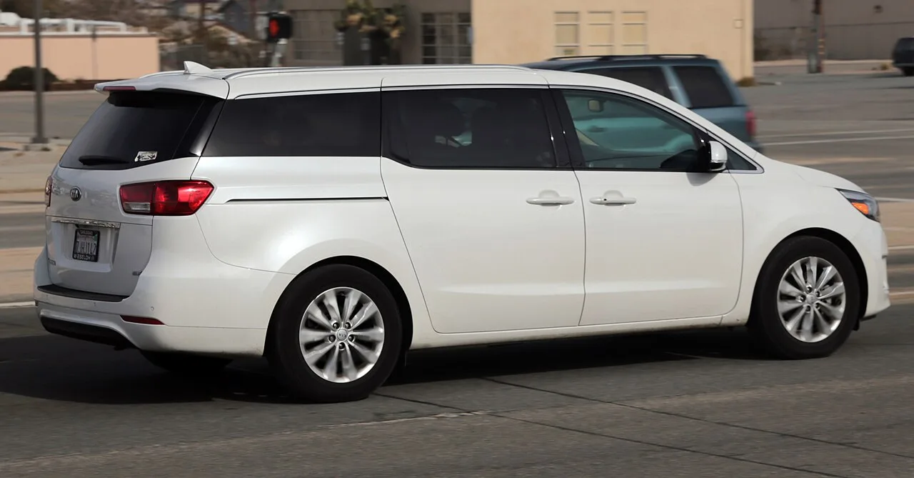 Kia Sedona, rear