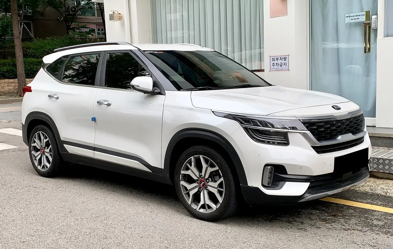 Kia Seltos, side