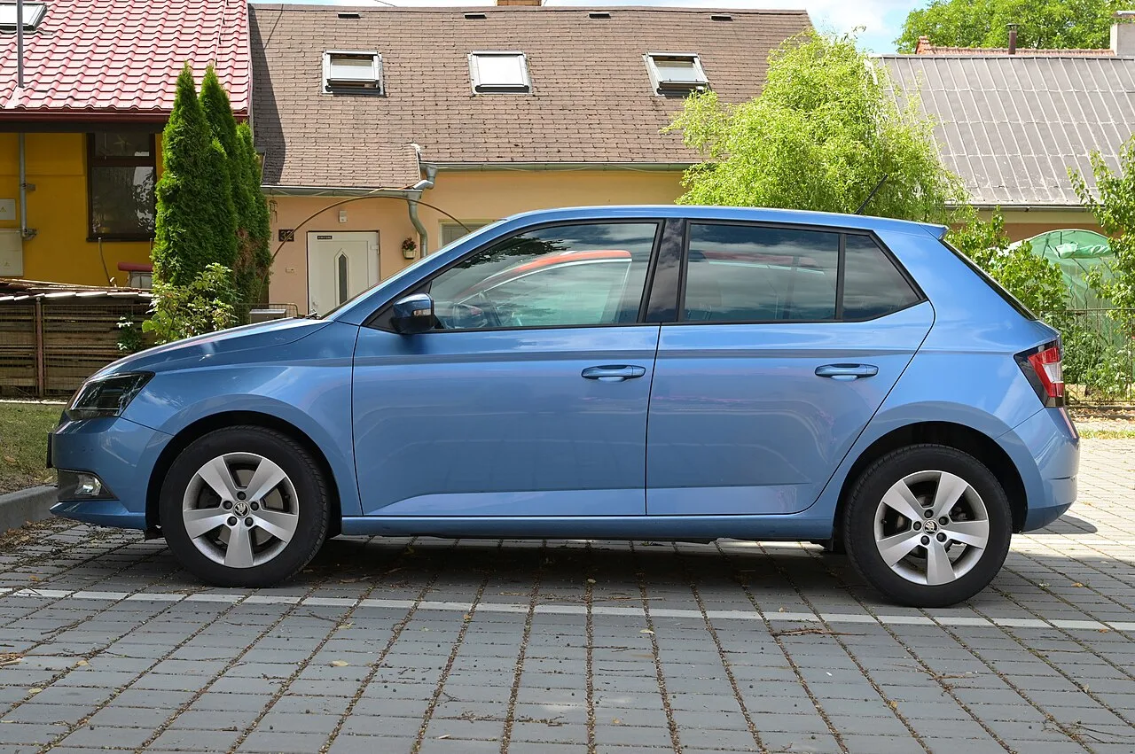 Škoda Fabia Mk4, side