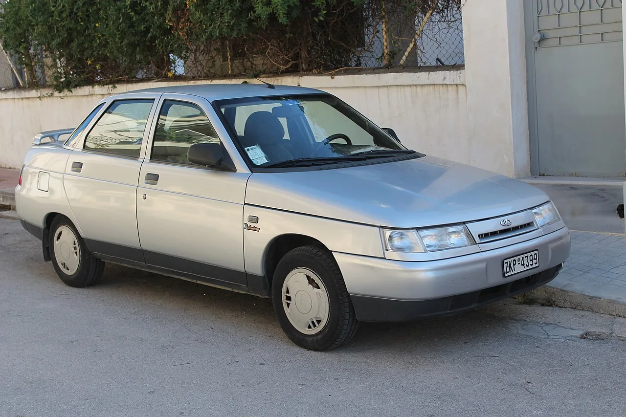 Lada 110, side