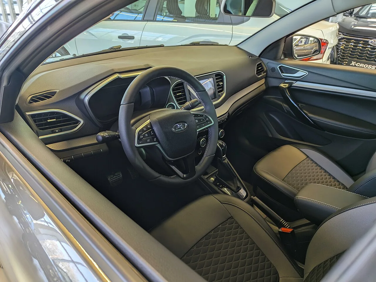 Lada Aura, interior