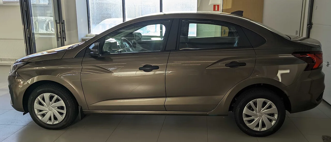 Lada Iskra, side