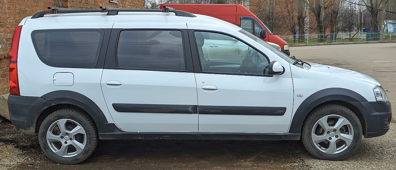 Lada Largus, side