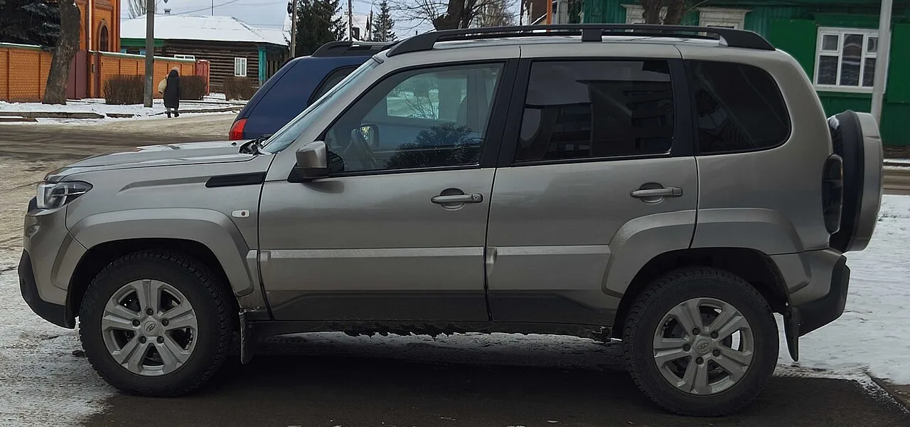 Lada Niva Travel / VAZ-2123, side