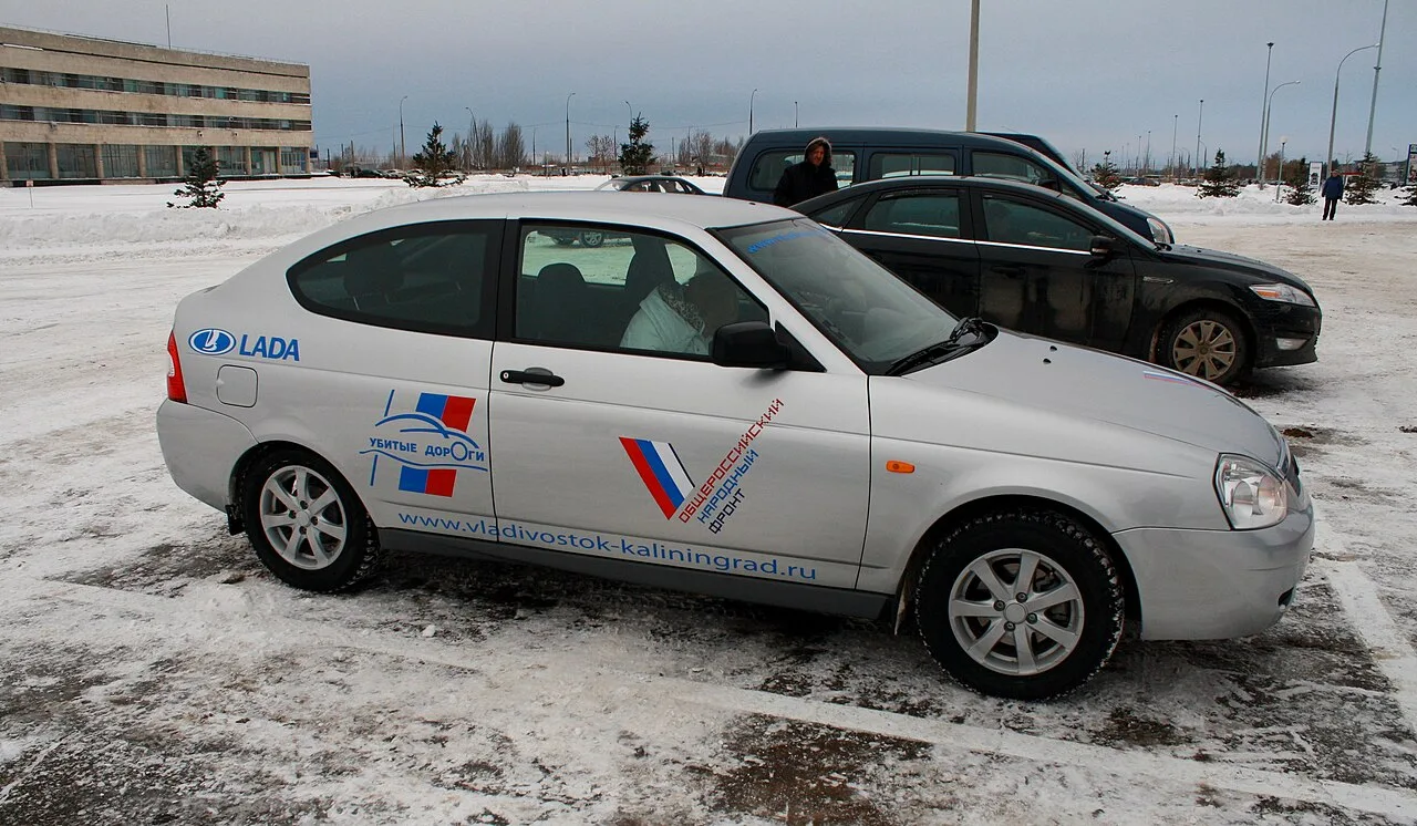 Lada Priora, side