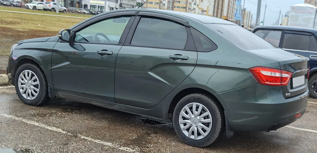 Lada Vesta, side