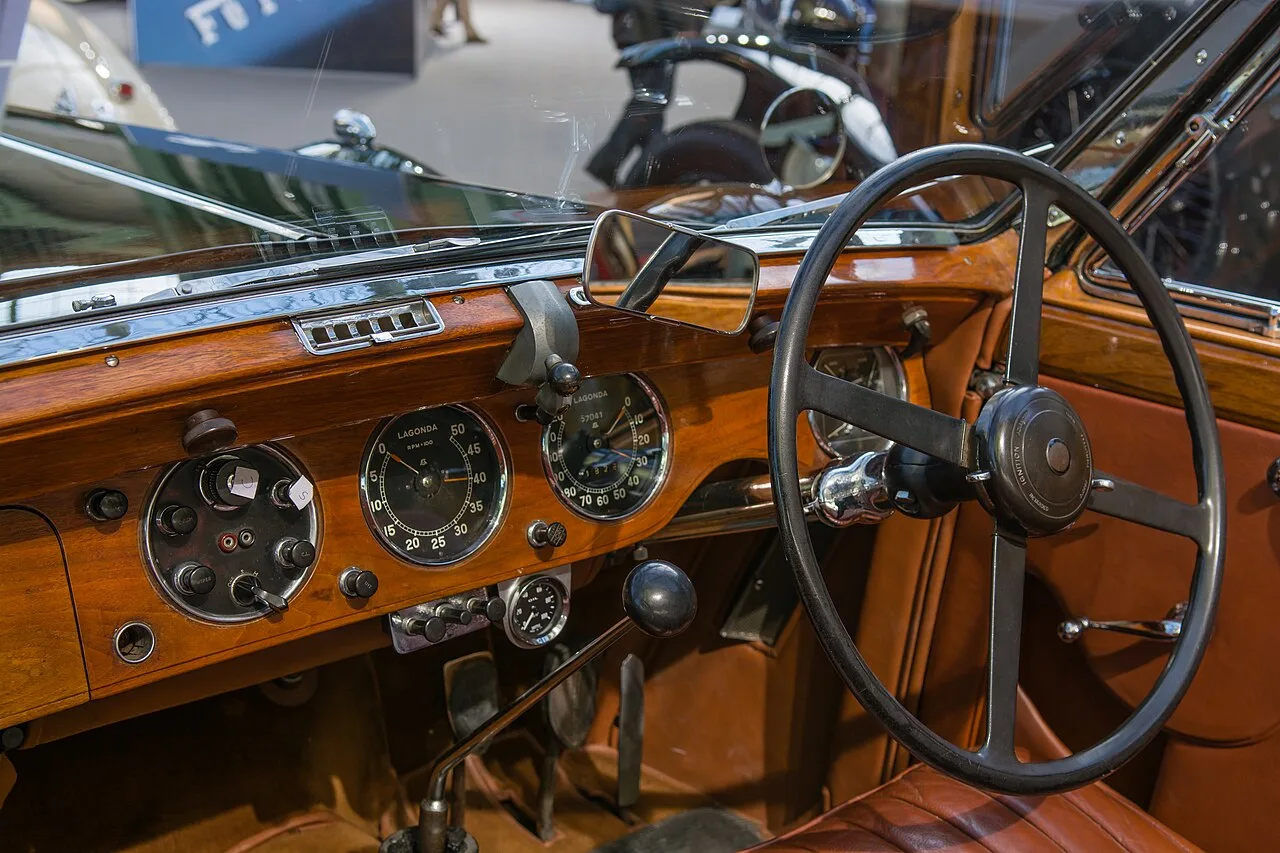 Lagonda LG6, interior