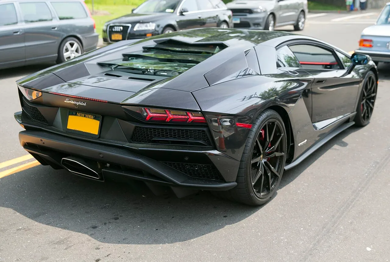 Lamborghini Aventador, rear
