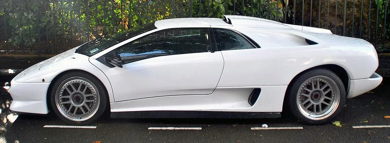 Lamborghini Diablo, side