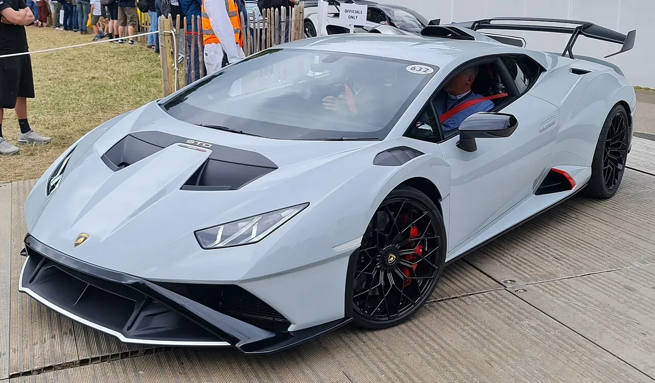 Lamborghini Huracan, side