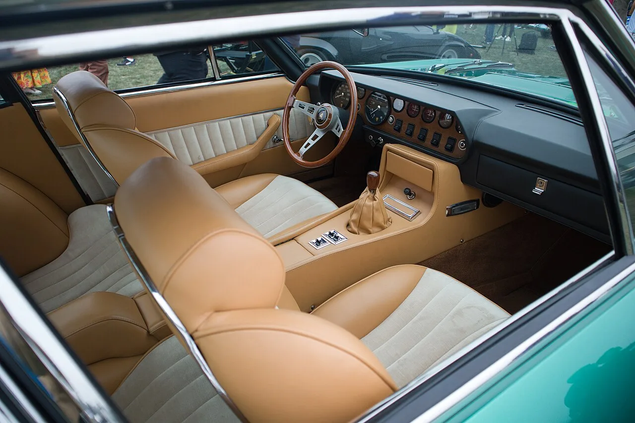Lamborghini Islero, interior