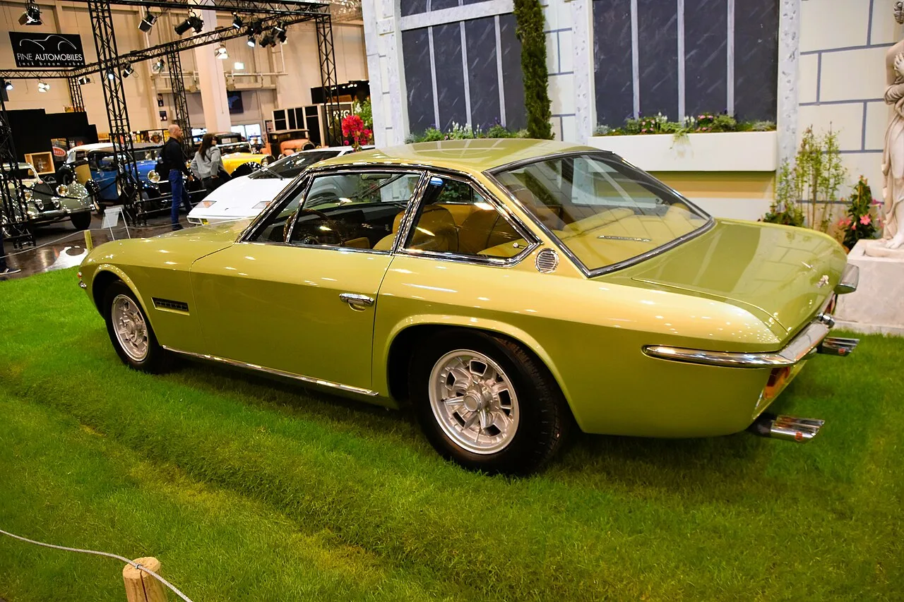 Lamborghini Islero, rear