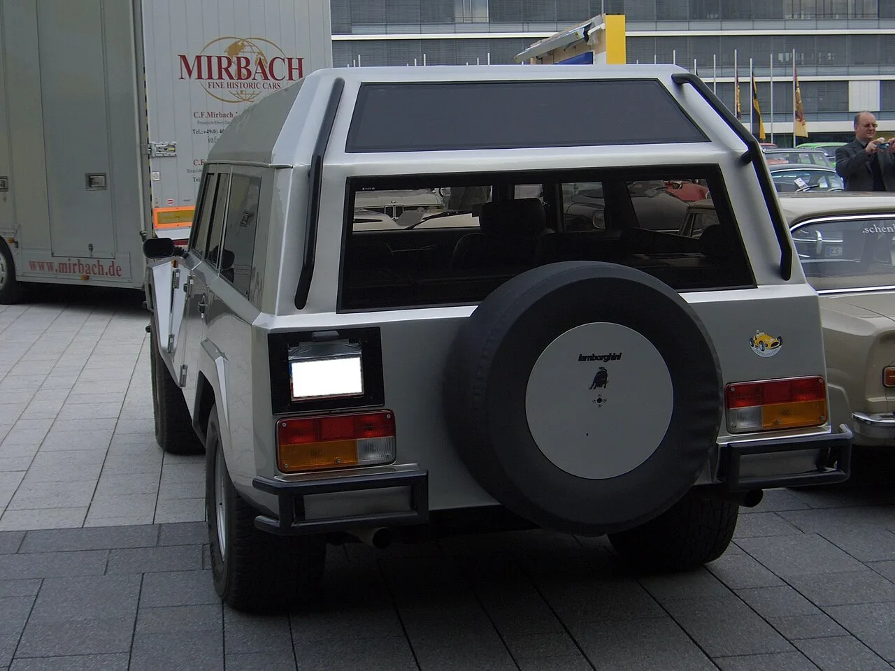 Lamborghini LM002, rear
