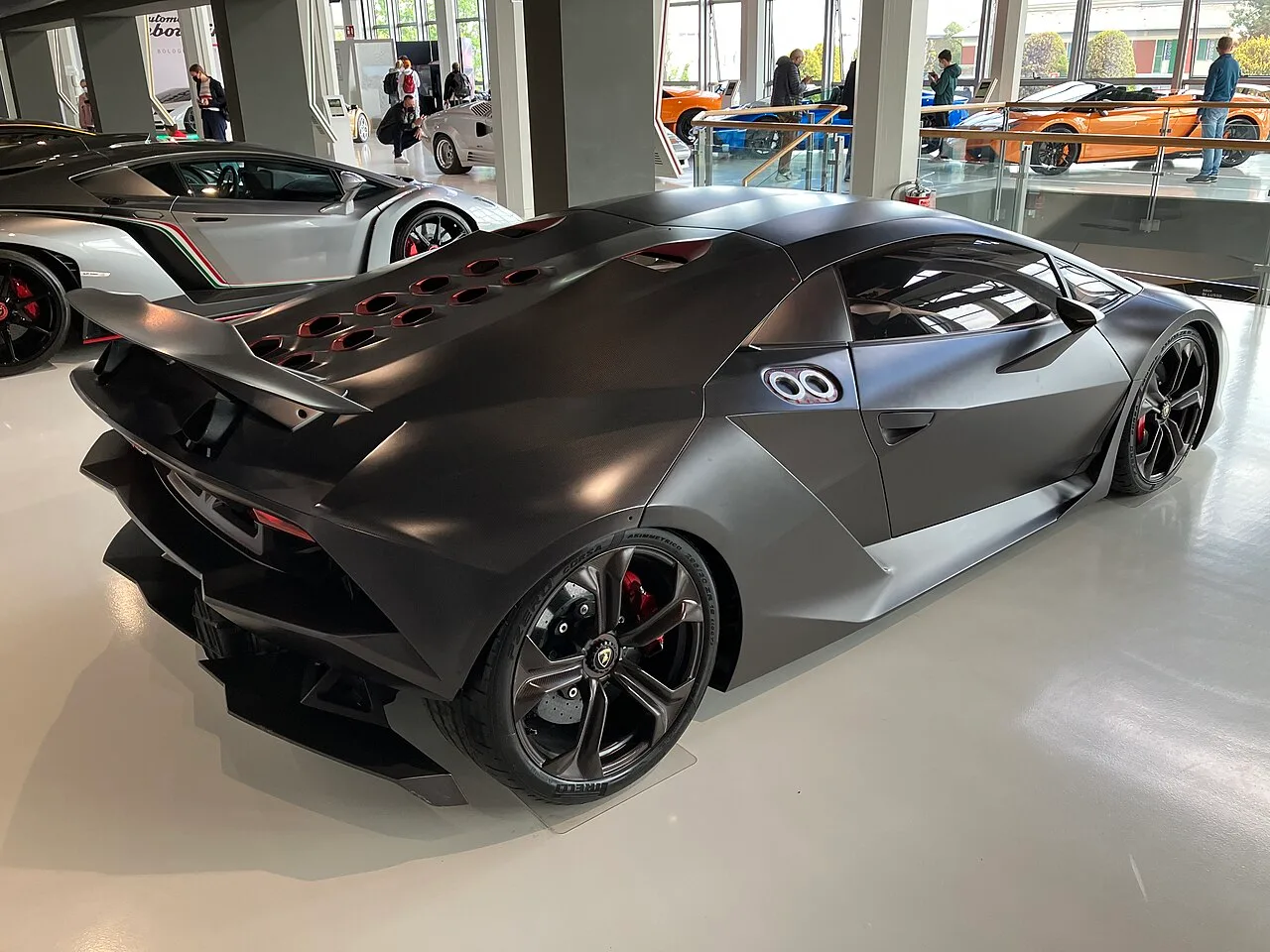 Lamborghini Sesto Elemento, side