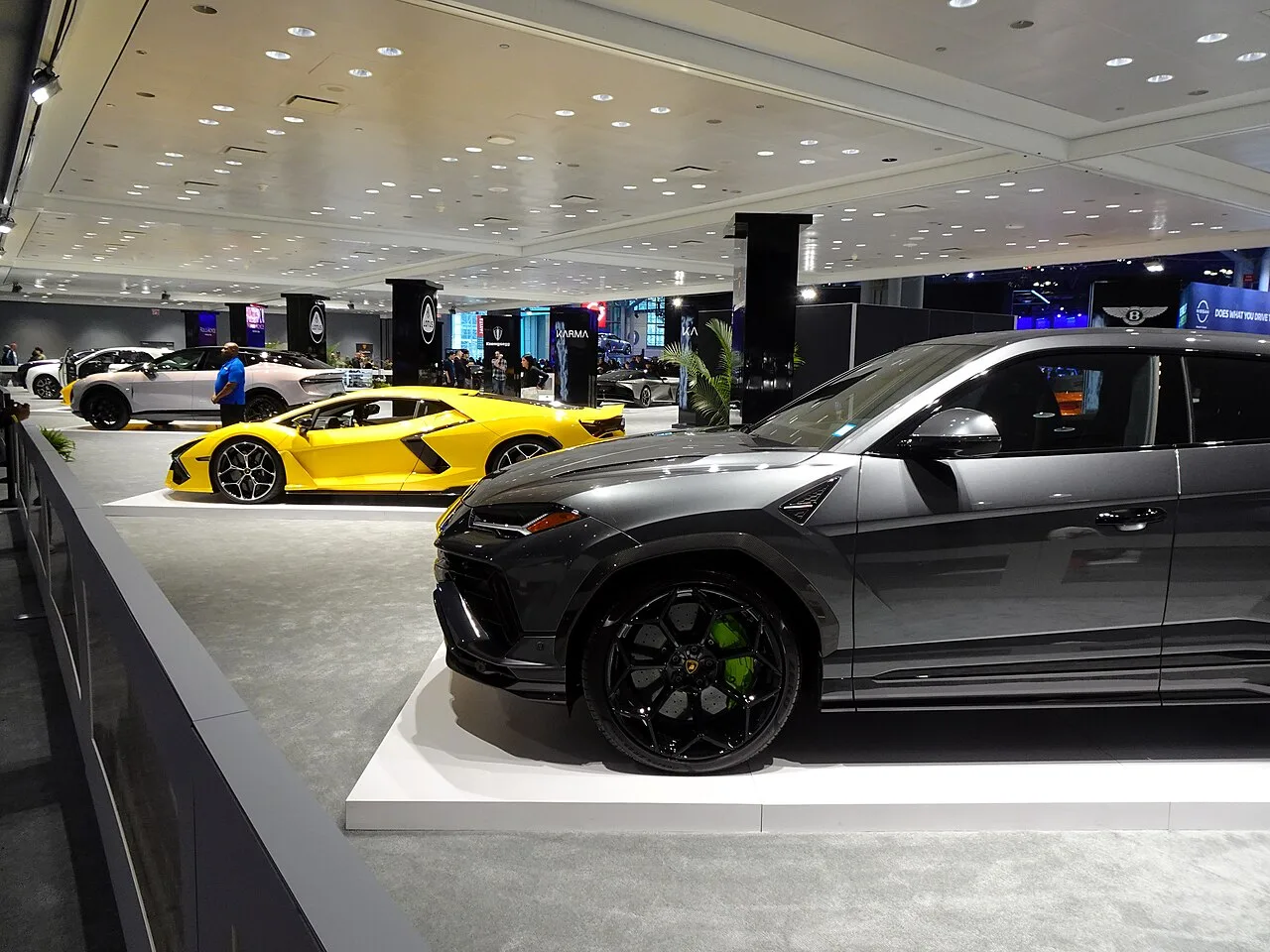 Lamborghini Urus Performante, side
