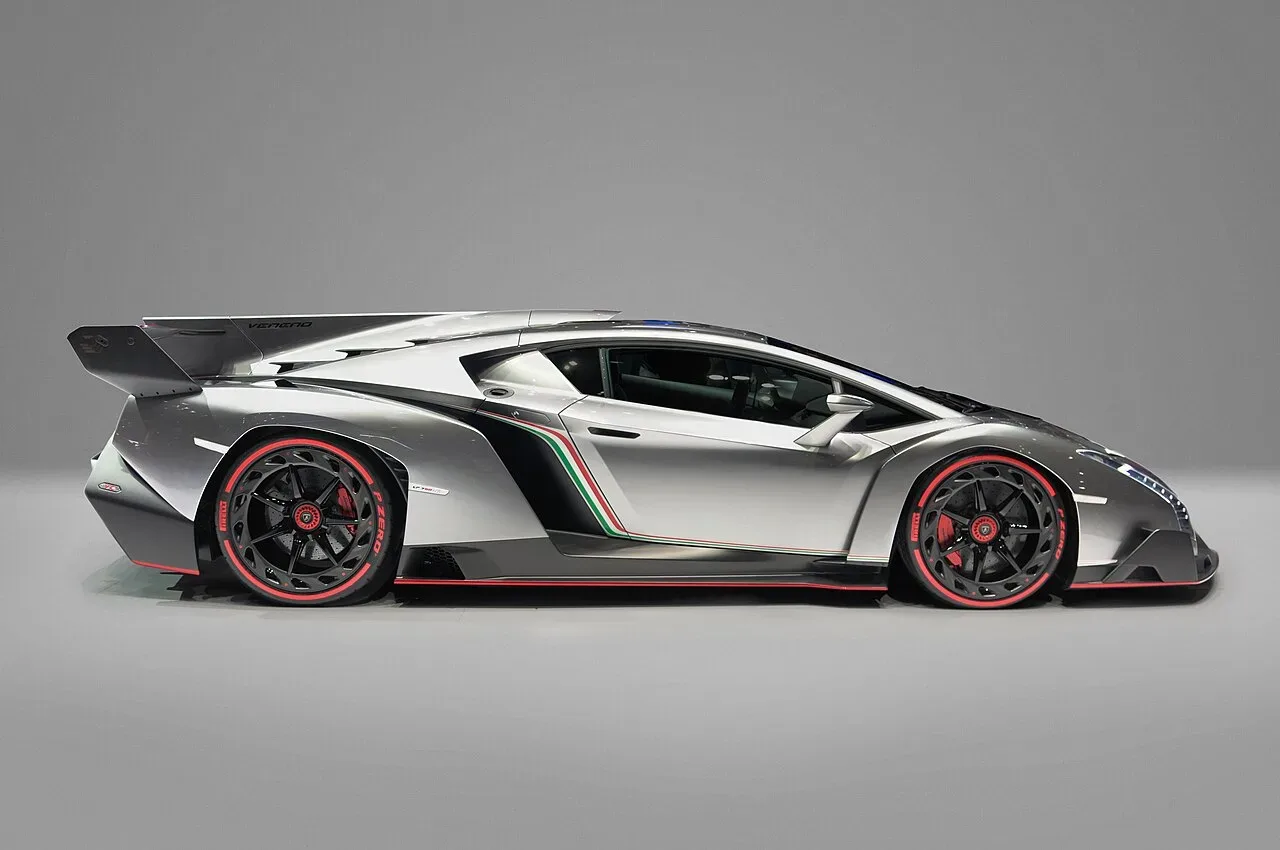 Lamborghini Veneno, side