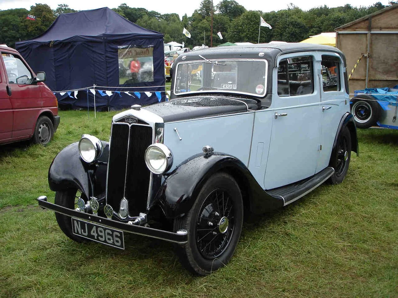 Lanchester Ten, rear