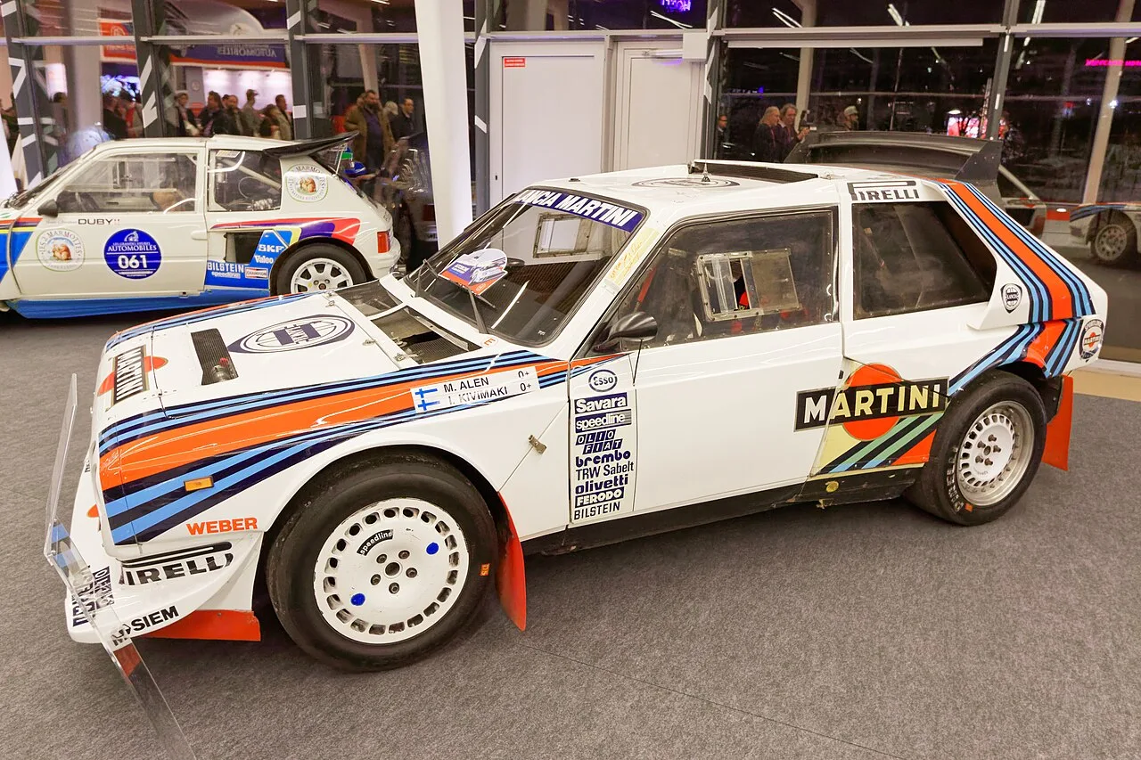 Lancia Delta HF 4WD / HF Integrale, side