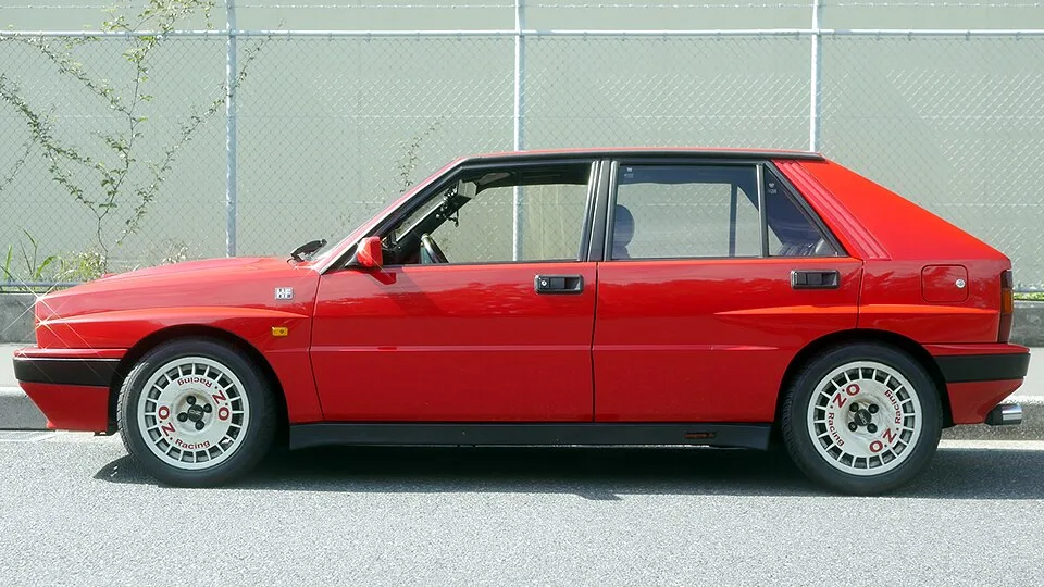 Lancia Delta HF Integrale Evoluzione II, side