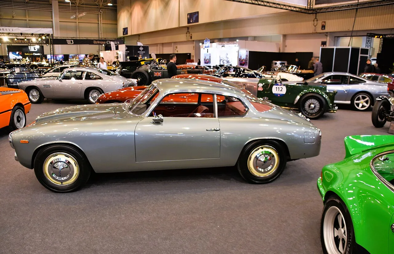 Lancia Flaminia Tipo 813/823/824/826, side