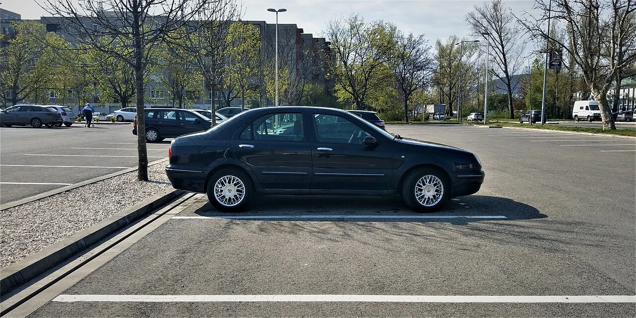 Lancia Lybra, side