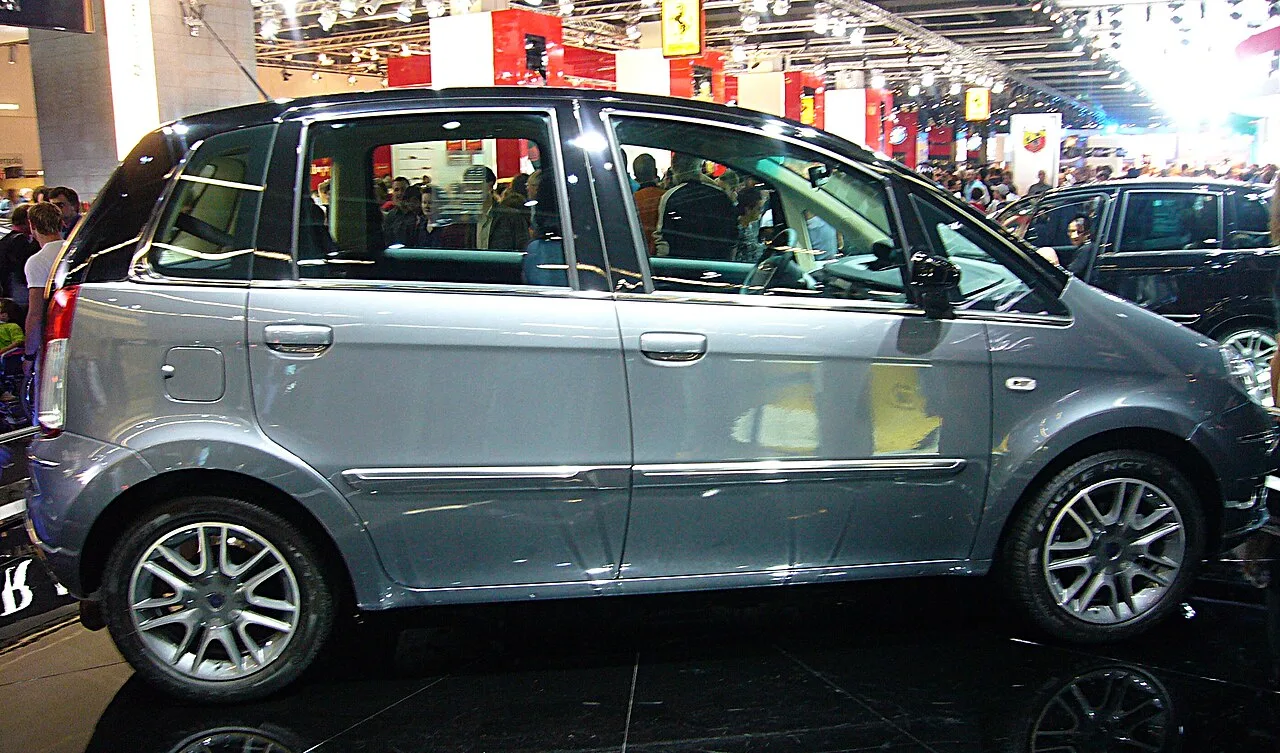 Lancia Musa, side
