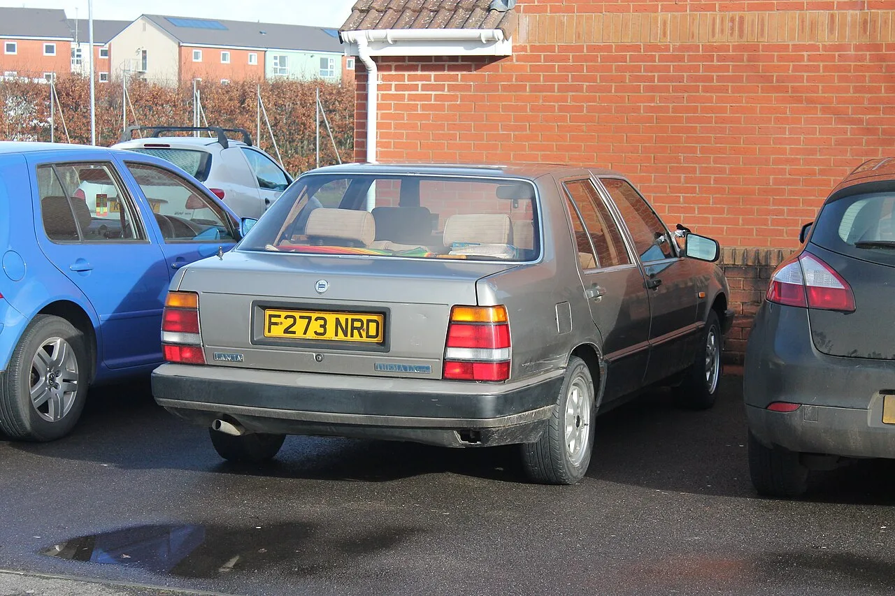 Lancia Thema 8.32, side