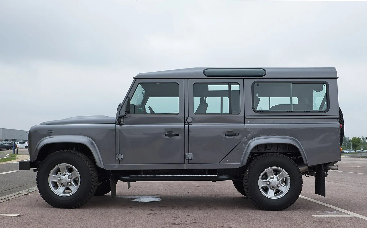 Land Rover Defender L316, side