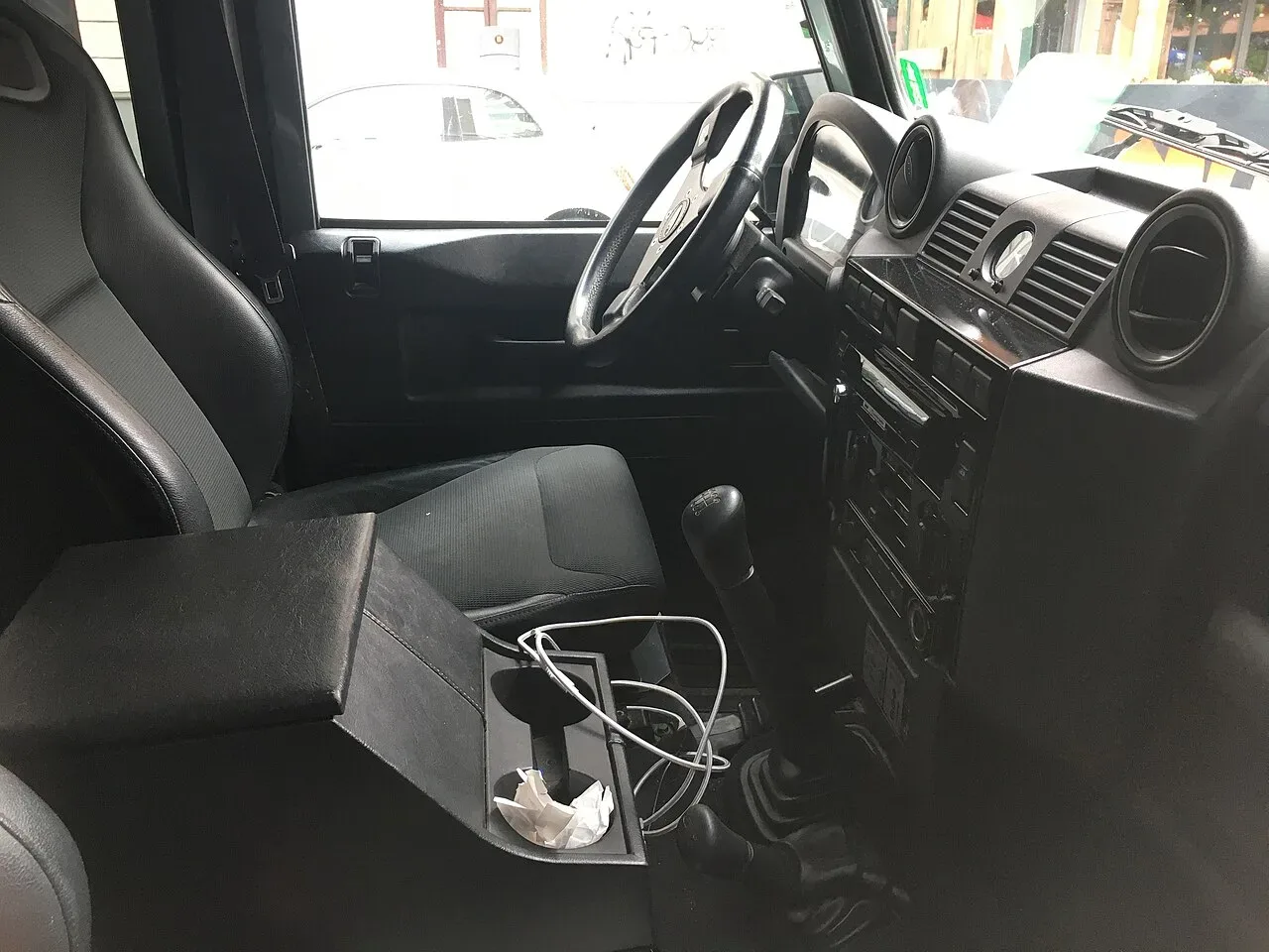 Land Rover Defender 90, interior