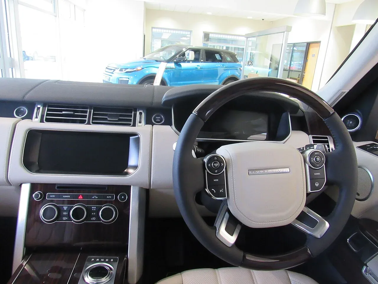 Land Rover Range Rover, interior