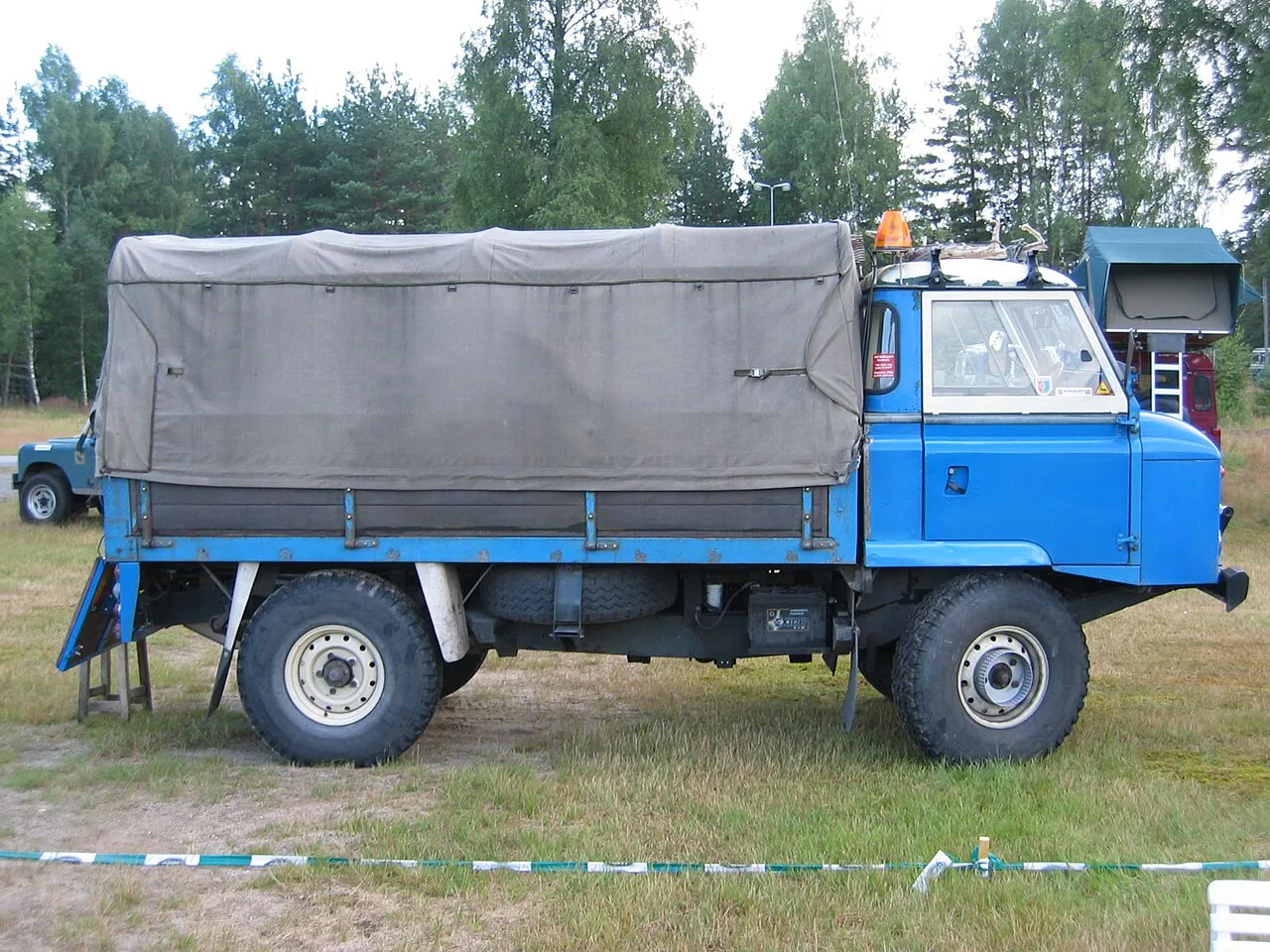 Land Rover Series IIA, side