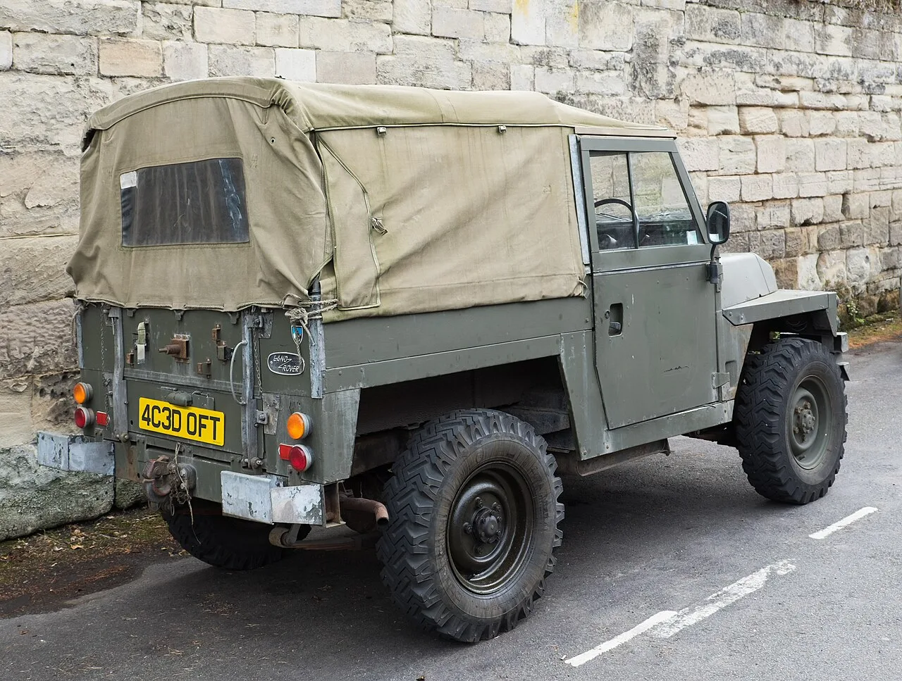 Land Rover Series III, rear