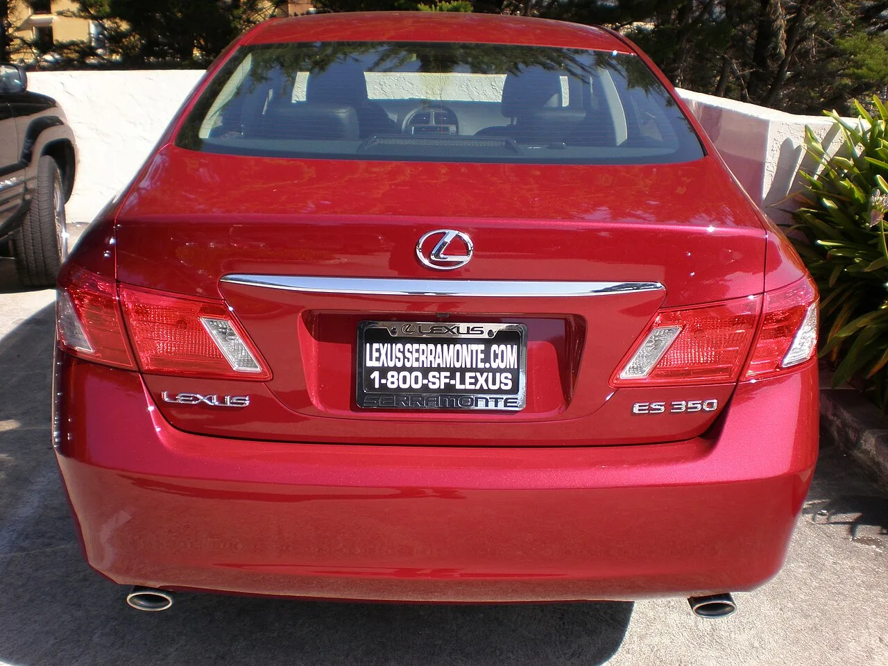 Lexus ES, rear