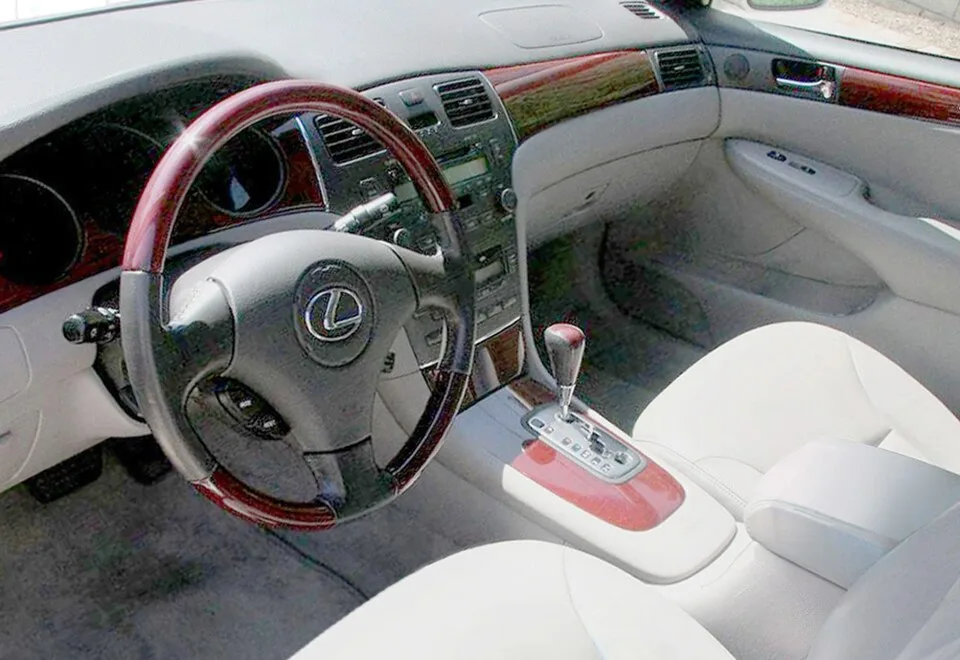 Lexus ES, interior