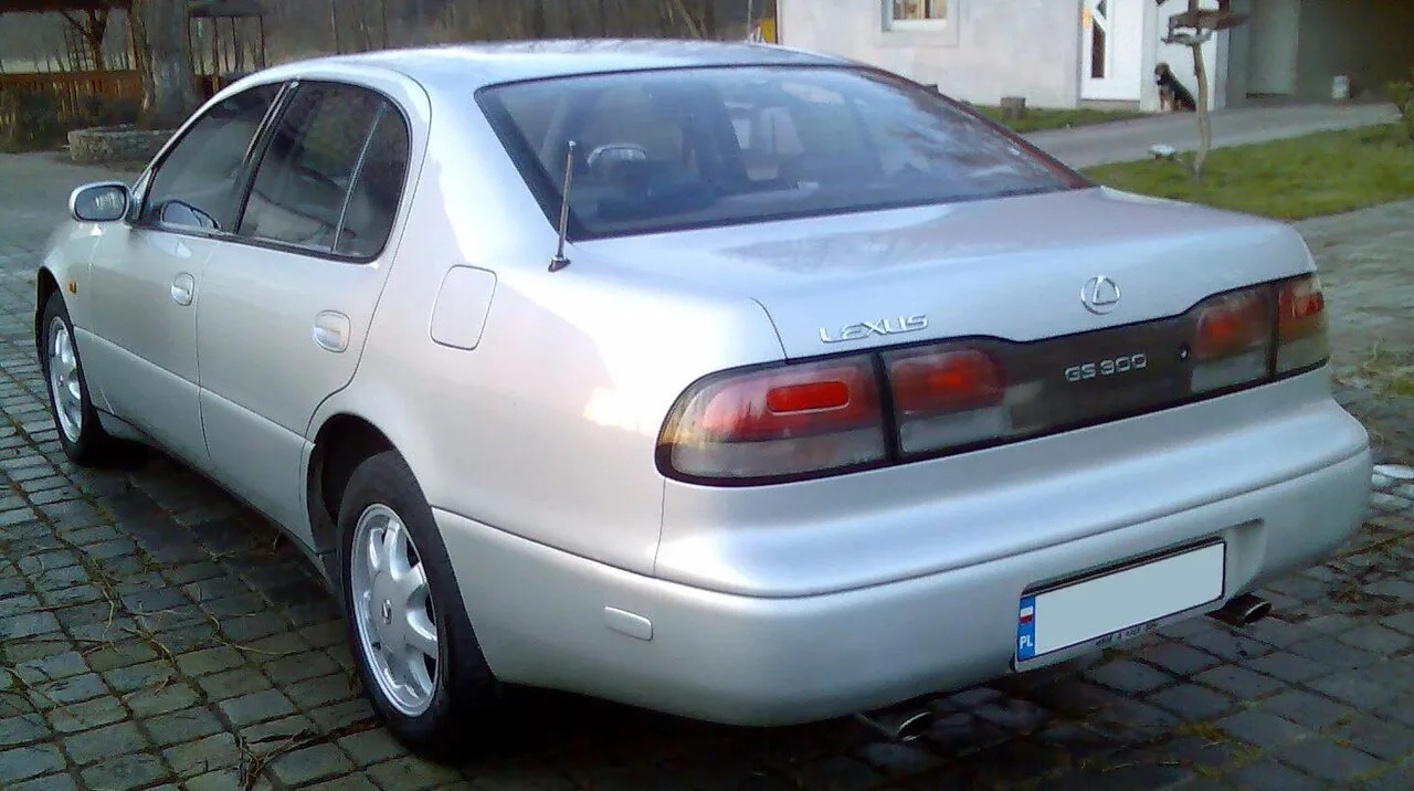 Lexus GS, side