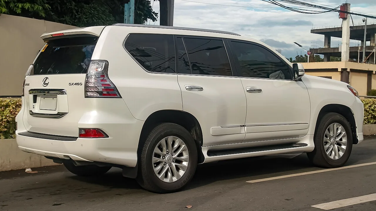 Lexus GX, rear