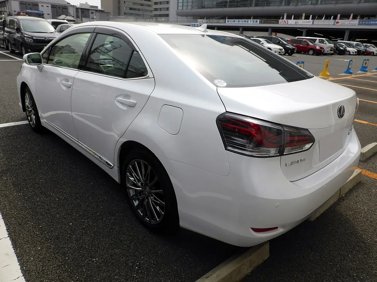 Lexus HS, rear