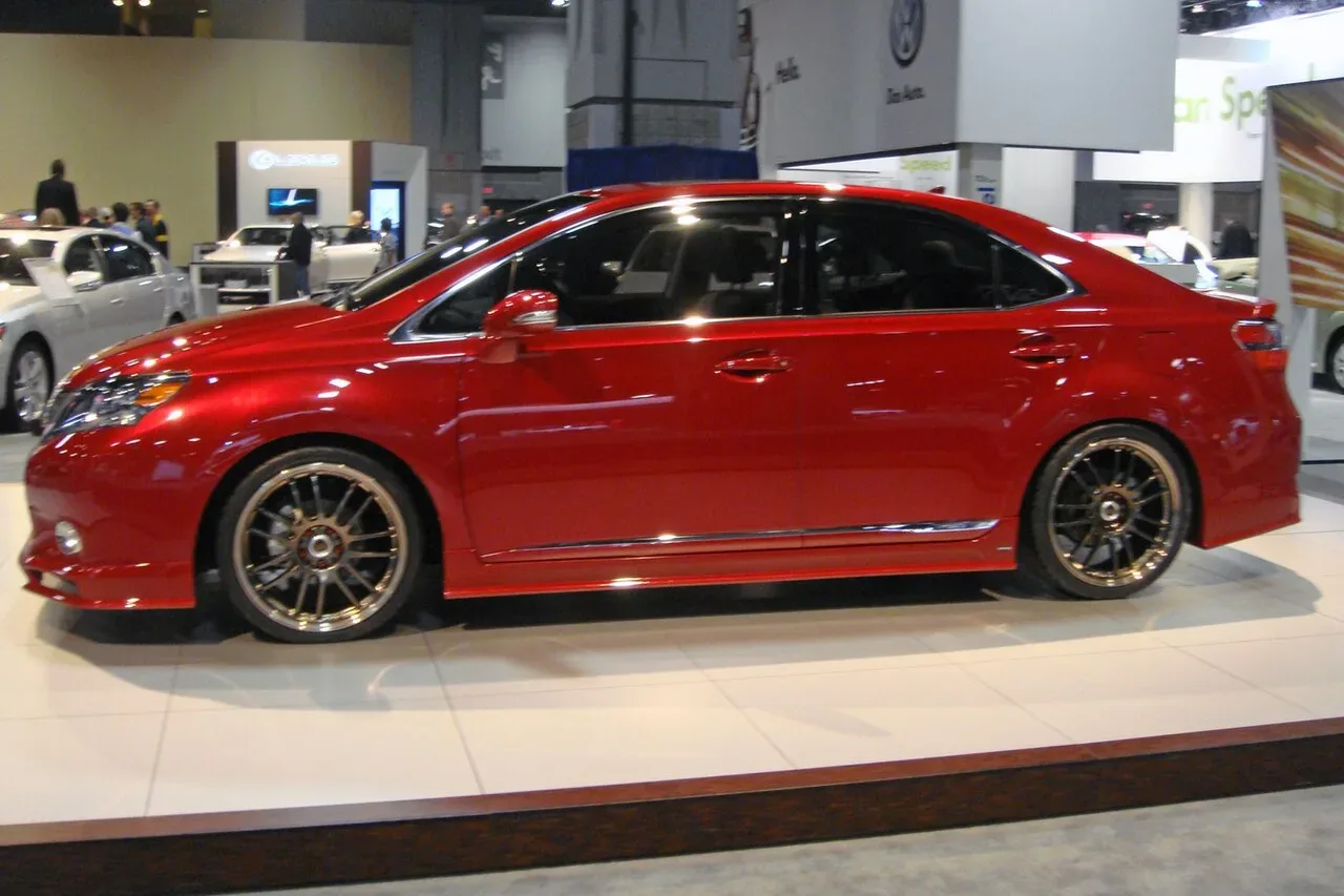 Lexus HS, side
