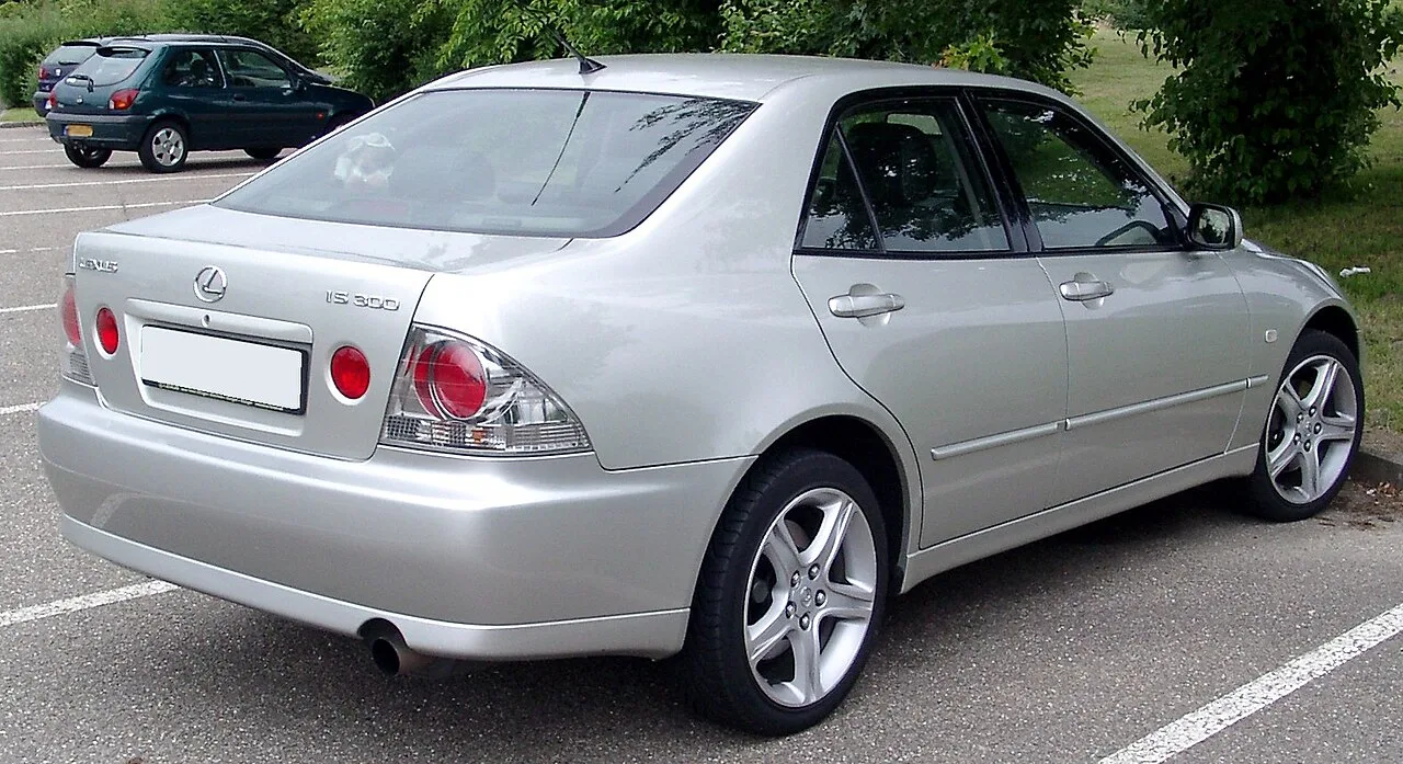 Lexus IS, rear
