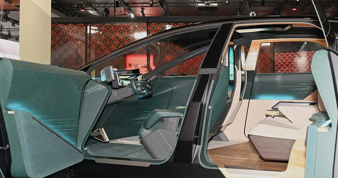 Lexus LS, interior
